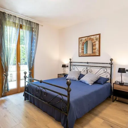 With Garden And Parking *