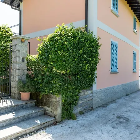 With Garden And Parking Lejlighed