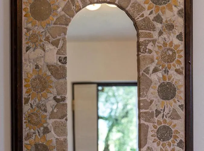 Apartment With Garden And Parking *