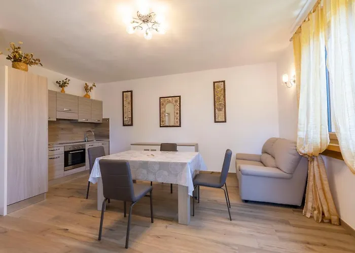 Apartment With Garden And Parking