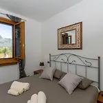 With Garden And Parking 아파트