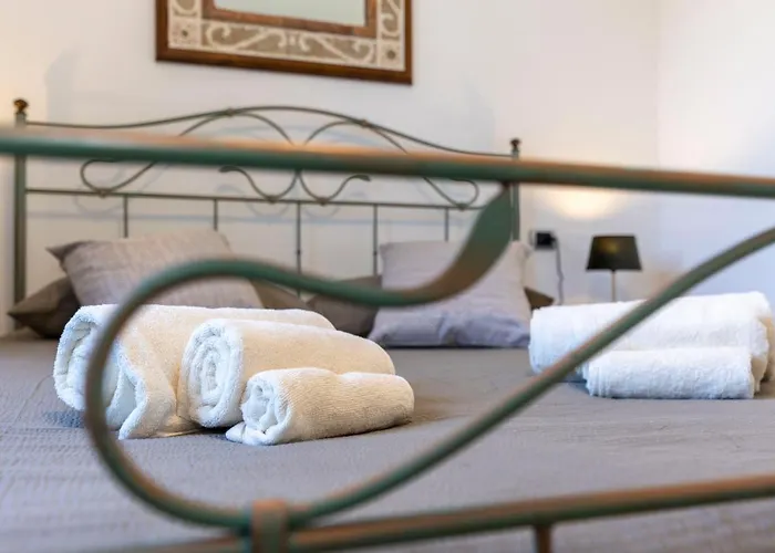 With Garden And Parking דירה *