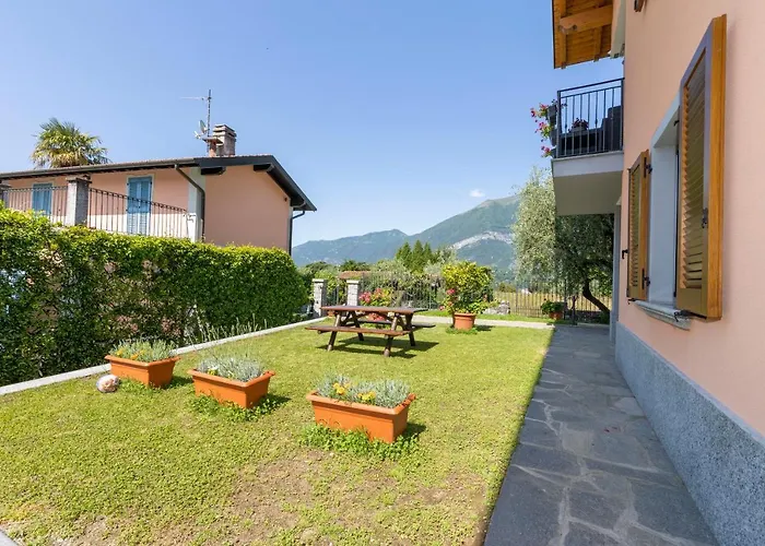 With Garden And Parking דירה בלאג'יו