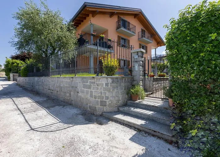 With Garden And Parking בלאג'יו