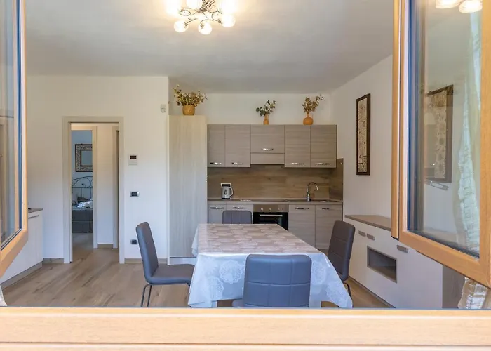 With Garden And Parking דירה בלאג'יו