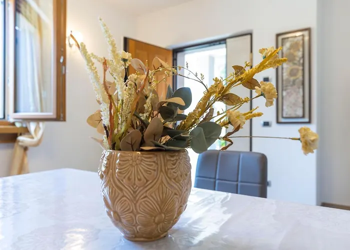 With Garden And Parking דירה בלאג'יו