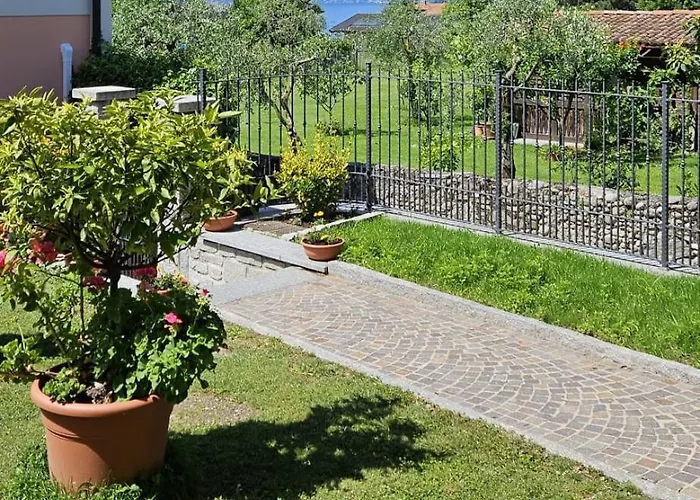 With Garden And Parking בלאג'יו