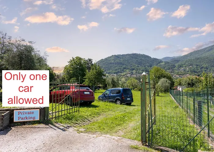 With Garden And Parking בלאג'יו