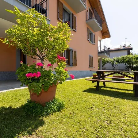 With Garden And Parking Апартаменты Белладжо